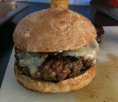 Egenmald köttfärs till hamburgare på högrev, ryggbiff och chorizo
