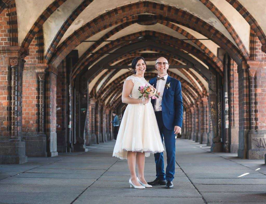 Wedding Photo at Oberbaum Brücke, Berlin