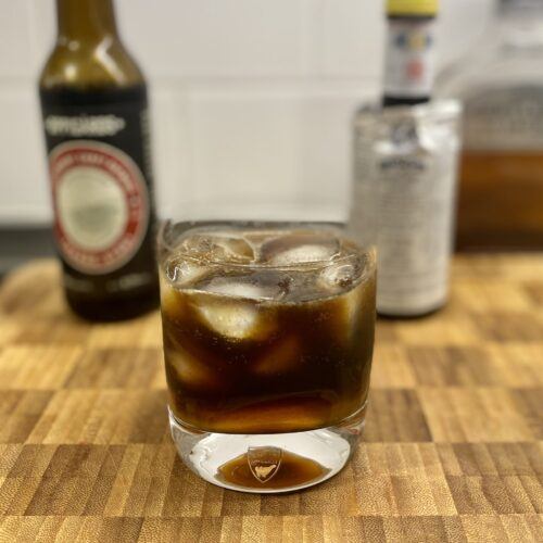Black Fashioned: Öldrink med stout, whiskey, kaffelag, lime och Angostura Bitter