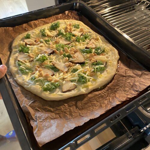 Kalljäst pizzadeg Pizza Bianco med grönkål och rotselleri